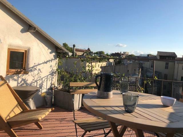 Appartement Avec Terrasse Panoramique Au Coeur De Nimes Luaran gambar