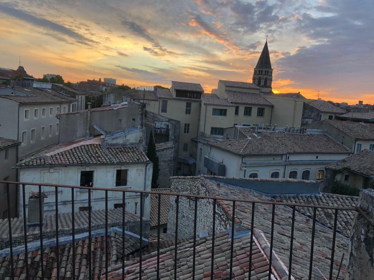 Appartement Avec Terrasse Panoramique Au Coeur De Nimes Luaran gambar