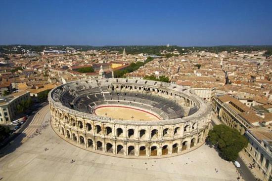 Appartement Avec Terrasse Panoramique Au Coeur De Nimes Luaran gambar